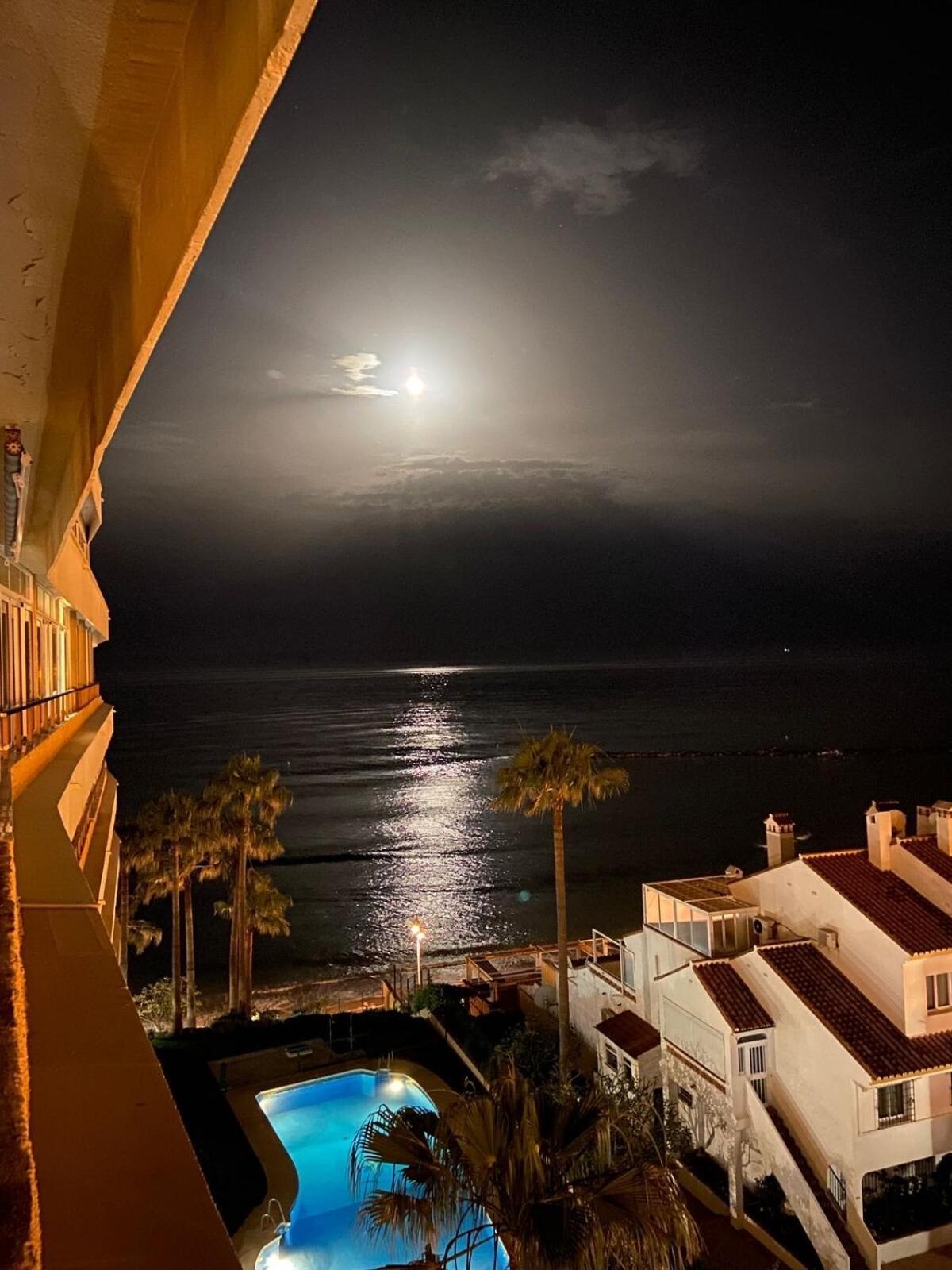 Stunning Apartment 50 Meters From The Sea Benalmádena Exterior foto